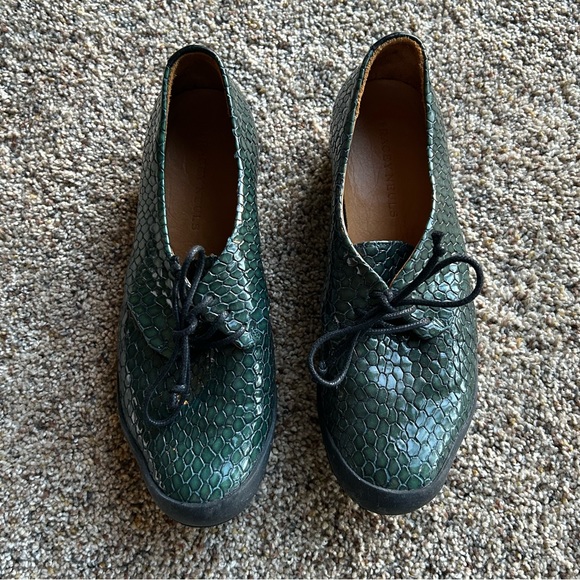 Tracey Neuls green snake skin sneaker - Picture 2 of 5